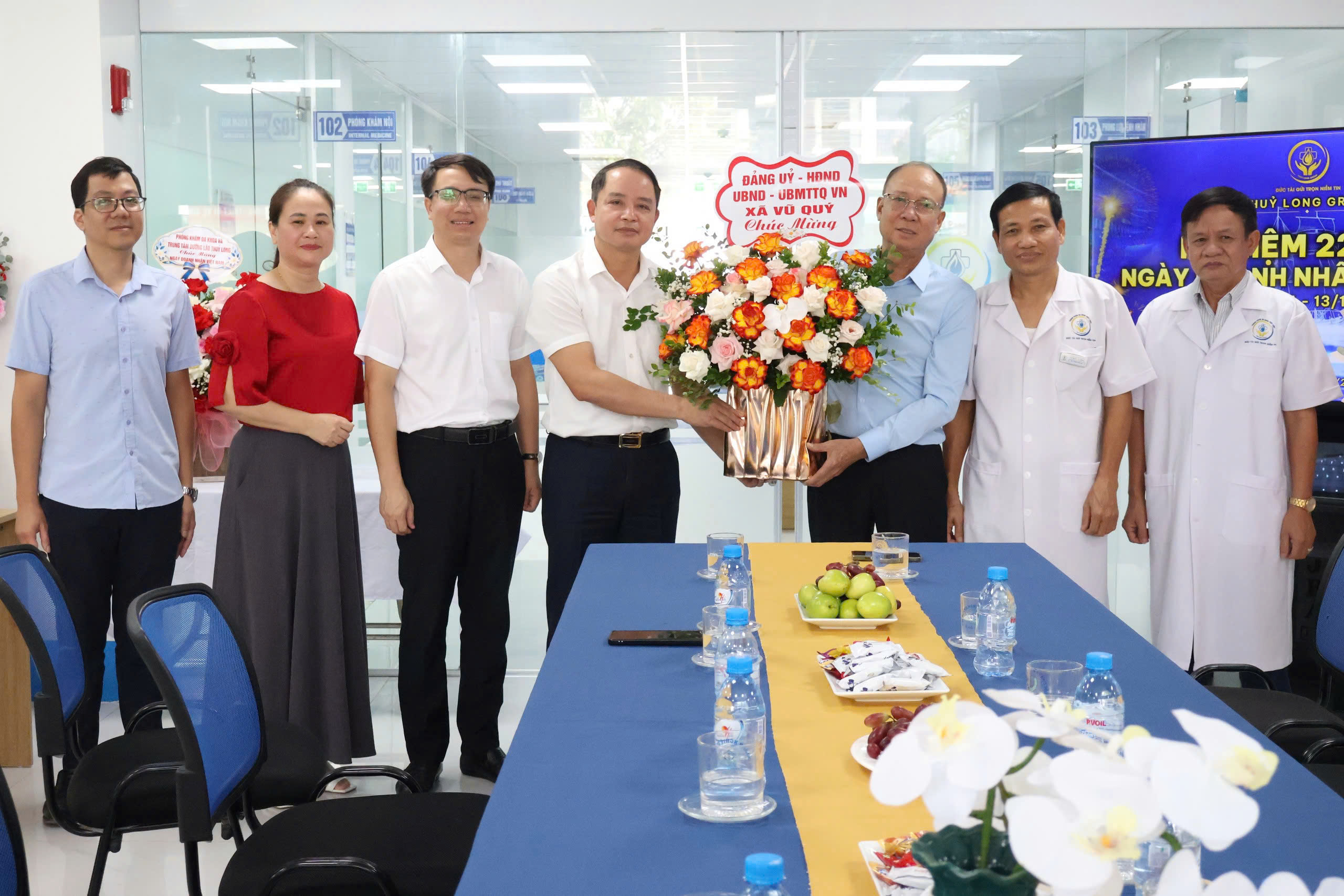 Lãnh đạo xã Vũ Quý chúc mừng Thủy Long Group nhân Ngày Doanh nhân Việt Nam 13/10
